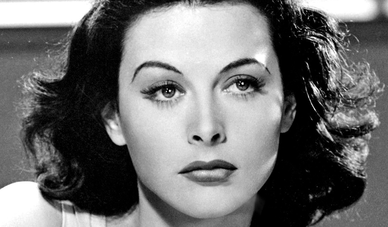 Biografia di Hedy Lamarr: gli esordi, il film Ecstasy, il coniuge Fritz Mandl e l'invenzione del wifi
